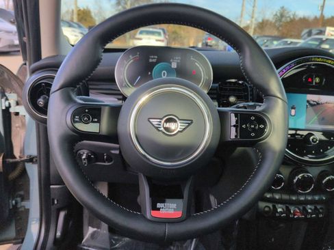 Certified 2023 MINI Cooper 4-Door Hardtop w/ Multitone Edition image 25