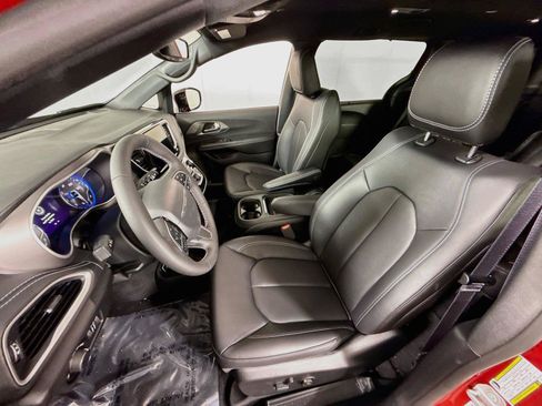 New 2027 Chrysler Pacifica Select AWD/4WD image 14