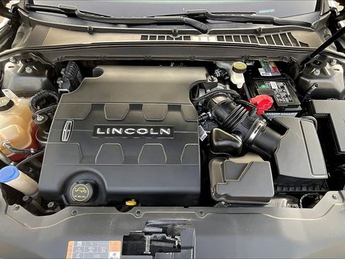 Used 2019 Lincoln Continental Premiere image 9