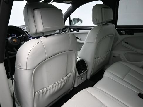 Certified 2025 Porsche Macan AWD/4WD image 8