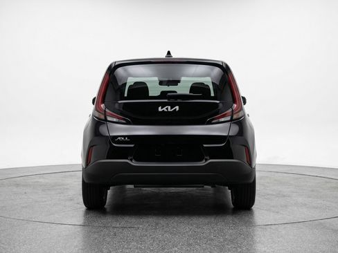 Used 2025 Kia Soul LX w/ LX Technology Package FWD image 7