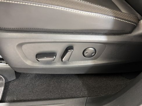 Used 2025 Nissan Pathfinder SL FWD image 10