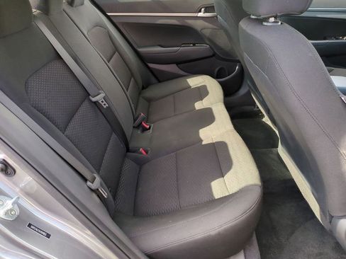 Used 2020 Hyundai Elantra SE w/ Cargo Package (C1) image 25