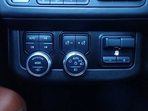 Used 2023 GMC Yukon Denali Ultimate AWD/4WD image 26
