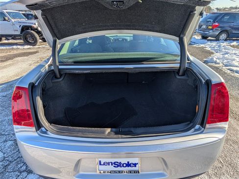 Used 2019 Chrysler 300 Touring image 12