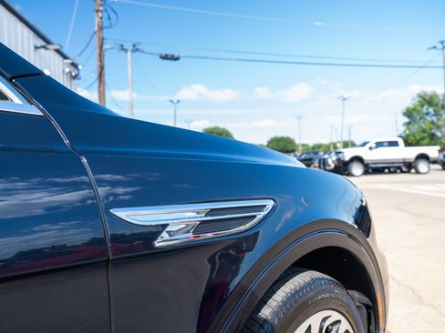Used 2021 Bentley Bentayga AWD/4WD image 70