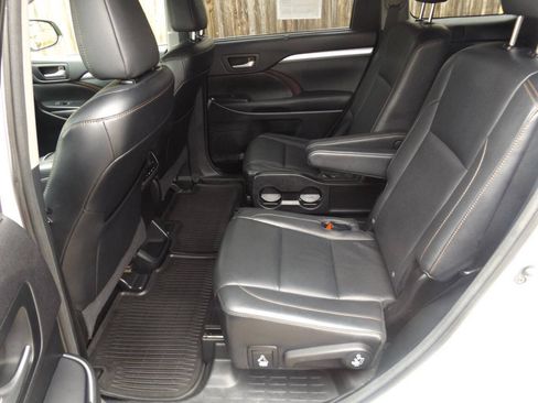 Used 2015 Toyota Highlander XLE AWD/4WD image 13