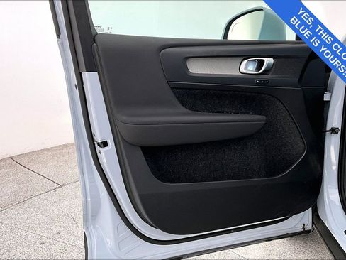 Certified 2025 Volvo XC40 B5 Plus image 23