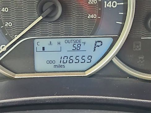 Used 2015 Toyota Corolla LE image 15