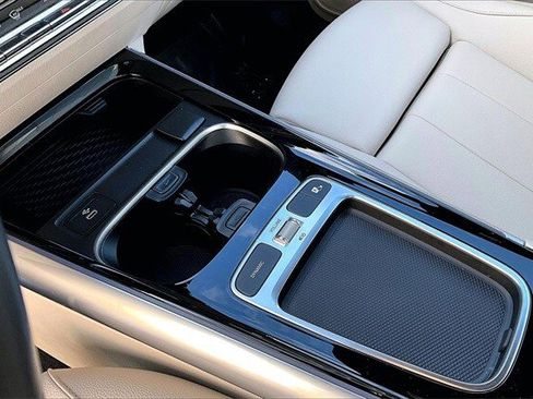 Certified 2025 Mercedes-Benz GLA 250 4MATIC image 21