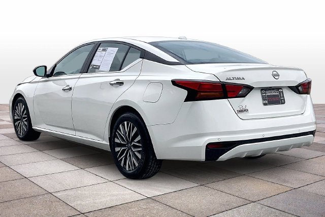 Used 2025 Nissan Altima 2.5 SV FWD image 2