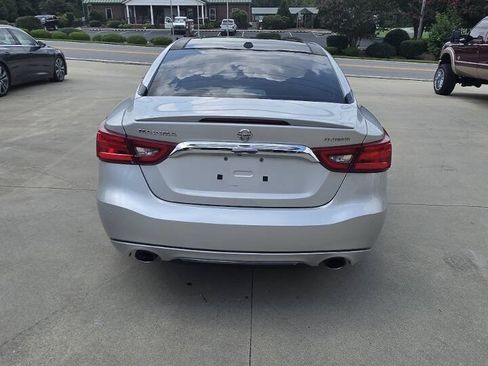 Used 2016 Nissan Maxima Platinum w/ Interior Lighting Package FWD image 5