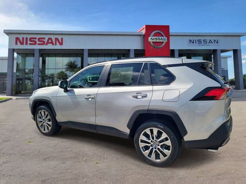 Used 2019 Toyota RAV4 Limited w/ Cold Weather Package FWD image 8
