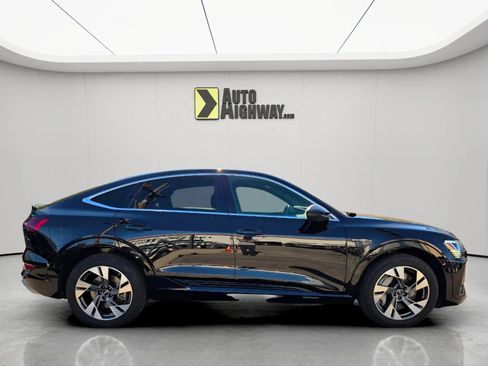 Used 2022 Audi e-tron Premium Plus w/ Premium Plus Package image 2