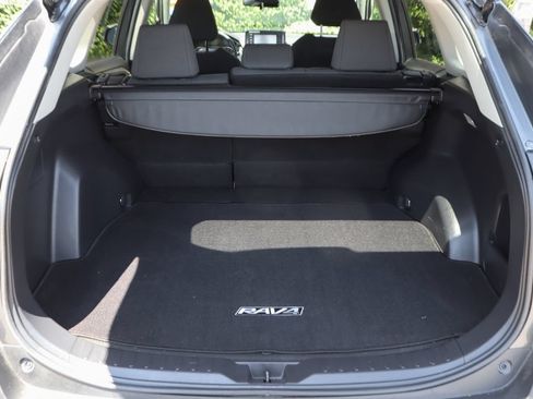 Used 2021 Toyota RAV4 LE w/ Carpet Mat Package (TMS) AWD/4WD image 9