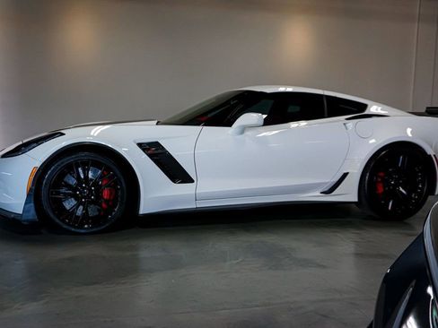 Used 2015 Chevrolet Corvette Z06 w/ Z07 Performance Package image 55