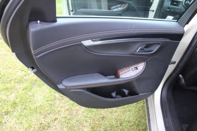 Used 2015 Chevrolet Impala LT w/ Convenience Package FWD image 22