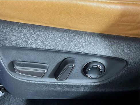 Used 2020 Toyota Highlander Platinum image 18