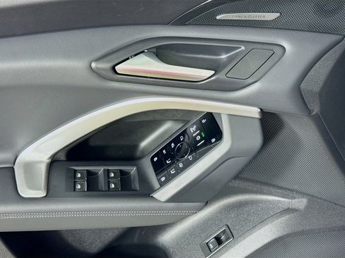 Certified 2025 Audi Q5 2.0T Premium Plus w/ Premium Plus image 11