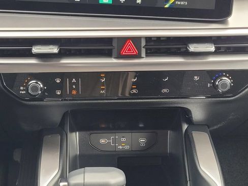 New 2026 Kia Sorento LX FWD image 17