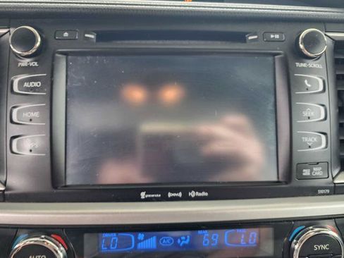Used 2018 Toyota Highlander XLE AWD/4WD image 28
