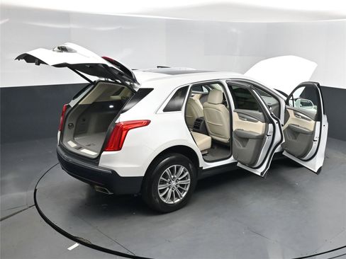 Used 2017 Cadillac XT5 Luxury w/ Driver Awareness Package image 32