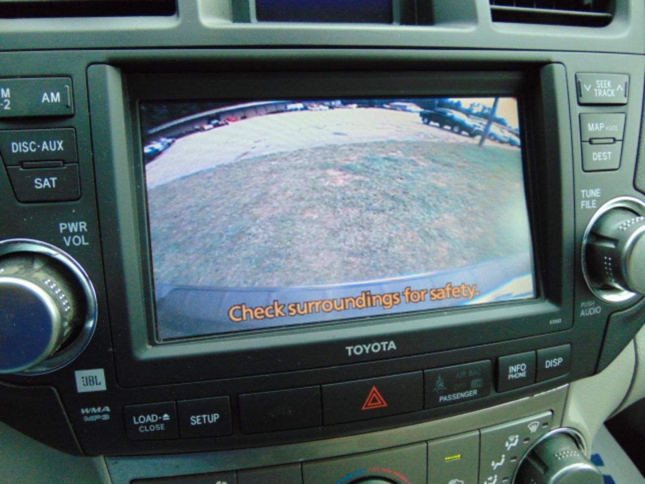 Used 2012 Toyota Highlander SE w/ Tow Pkg AWD/4WD image 11