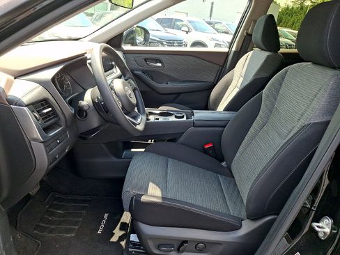 Used 2024 Nissan Rogue SV AWD/4WD image 13