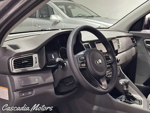 Used 2017 Kia Niro LX FWD image 13