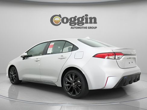 Used 2025 Toyota Corolla SE FWD image 9