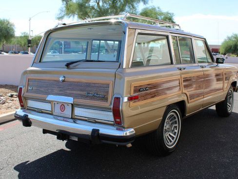 Used 1990 Jeep Grand Wagoneer image 5