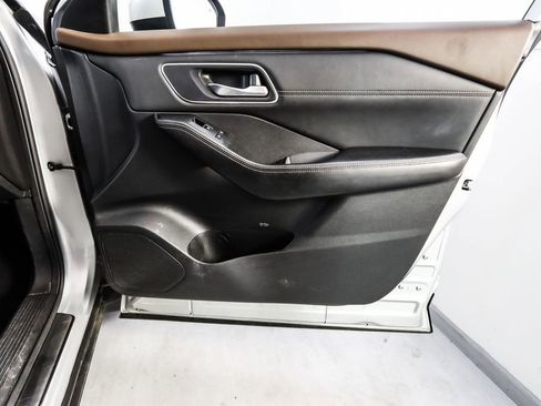 Used 2023 Nissan Rogue Platinum w/ Platinum Premium Package image 44