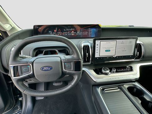 New 2026 Ford Expedition Platinum w/ Driver's Package AWD/4WD image 7