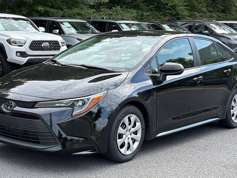 Used 2025 Toyota Corolla LE FWD image 2