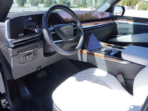 Certified 2025 Cadillac Escalade Sport Platinum image 18