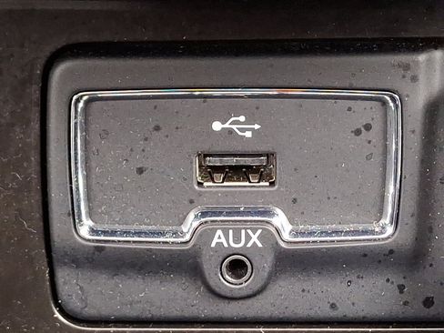 Used 2023 Jeep Renegade Latitude w/ Sun & Fun Group image 24