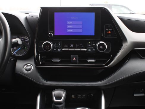 Used 2023 Toyota Highlander LE image 12