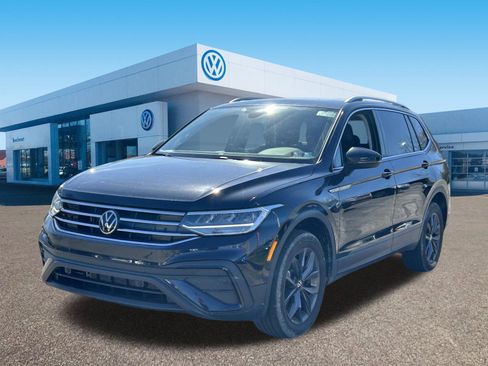 Certified 2023 Volkswagen Tiguan SE w/ Panoramic Sunroof Package image 3