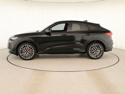 Certified 2025 Audi SQ5 Prestige image 2