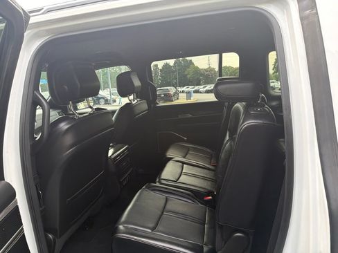 Used 2024 Jeep Wagoneer L Series II RWD image 6
