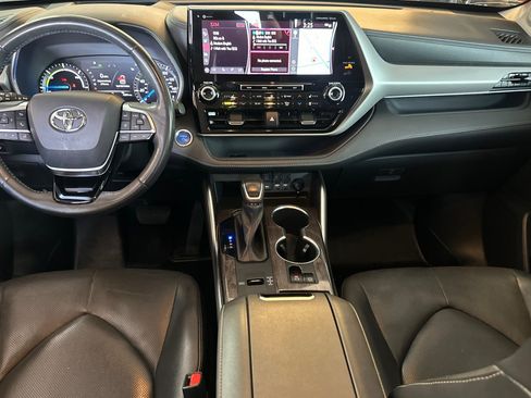 Used 2021 Toyota Highlander Platinum AWD/4WD image 13