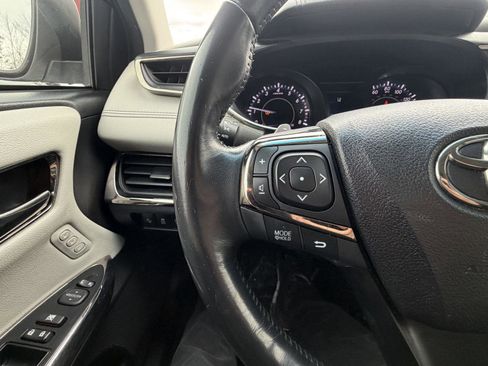 Used 2018 Toyota Avalon Limited image 13