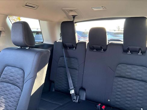 Used 2025 Nissan Pathfinder SV image 34