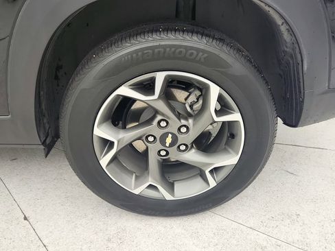 Used 2025 Chevrolet Trax LT FWD image 25