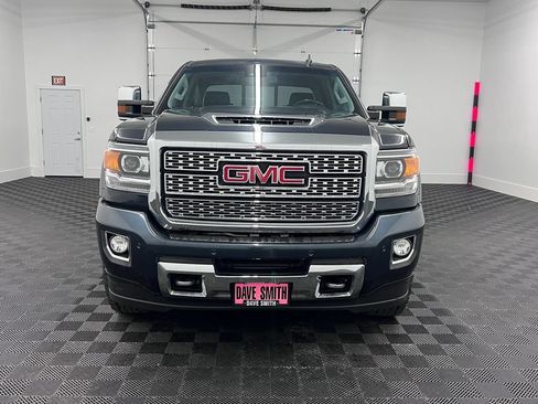 Used 2018 GMC Sierra 2500 Denali w/ Duramax Plus Package AWD/4WD image 6