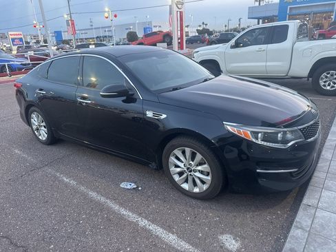 Used 2017 Kia Optima EX image 4