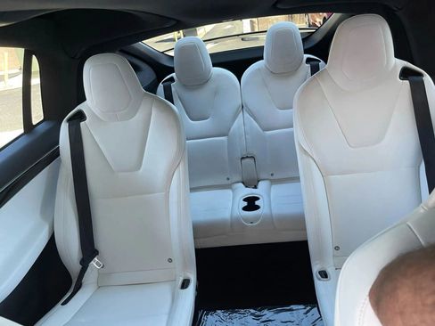 Used 2018 Tesla Model X 75D image 16