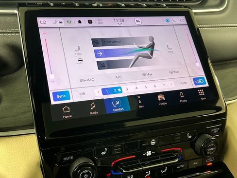 Used 2024 Jeep Grand Cherokee Limited w/ Black Appearance Package image 18