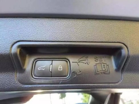 Used 2020 Ford Explorer Limited image 8