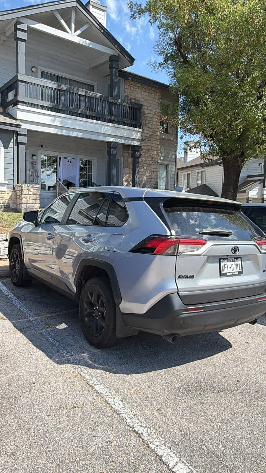 Used 2025 Toyota RAV4 LE FWD image 3